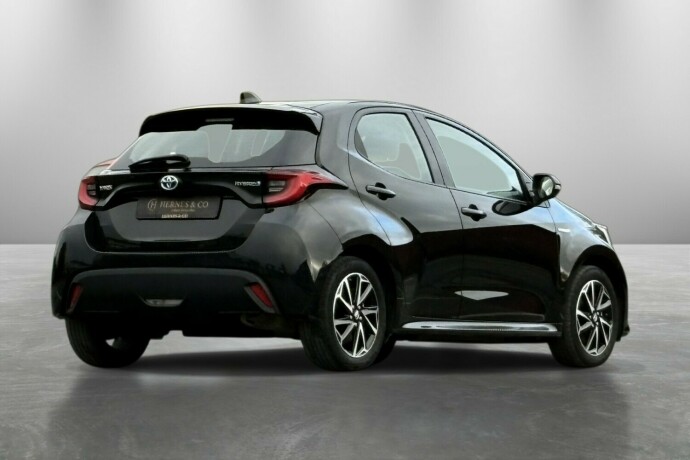 toyota-yaris-elektrisitetbensin-2021-big-6