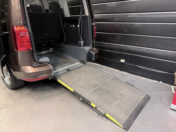 volkswagen-caddy-bensin-2017-big-22