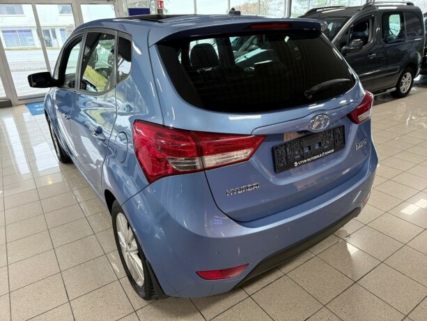 hyundai-ix20-bensin-2011-big-4
