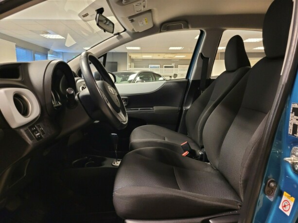 toyota-yaris-elektrisitetbensin-2014-big-18