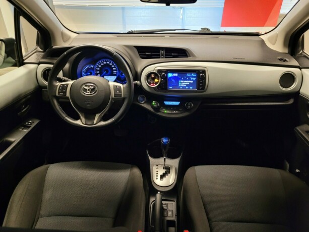toyota-yaris-elektrisitetbensin-2014-big-25