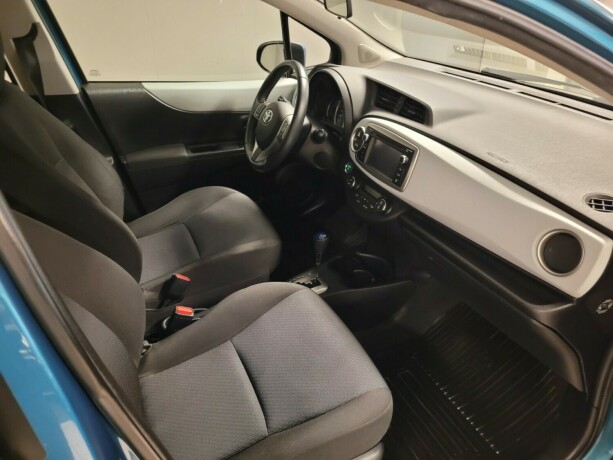 toyota-yaris-elektrisitetbensin-2014-big-15