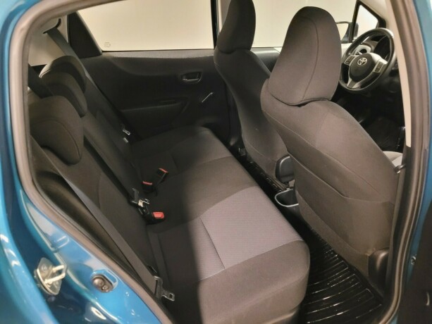 toyota-yaris-elektrisitetbensin-2014-big-16