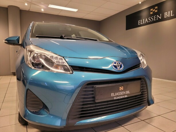toyota-yaris-elektrisitetbensin-2014-big-9