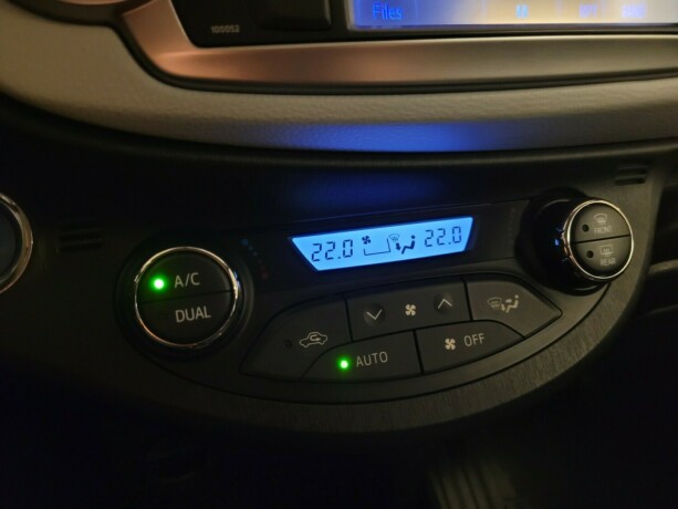 toyota-yaris-elektrisitetbensin-2014-big-21
