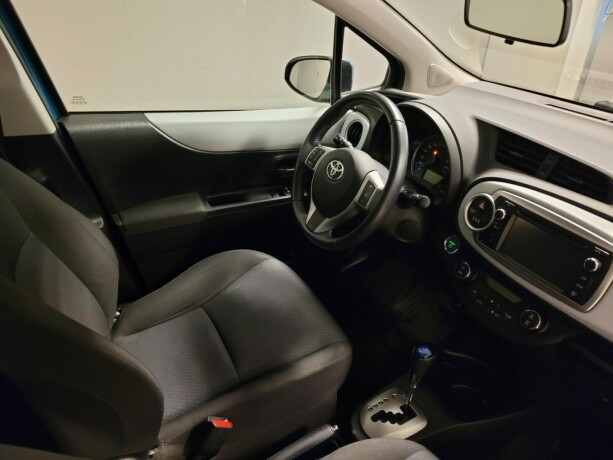 toyota-yaris-elektrisitetbensin-2014-big-14