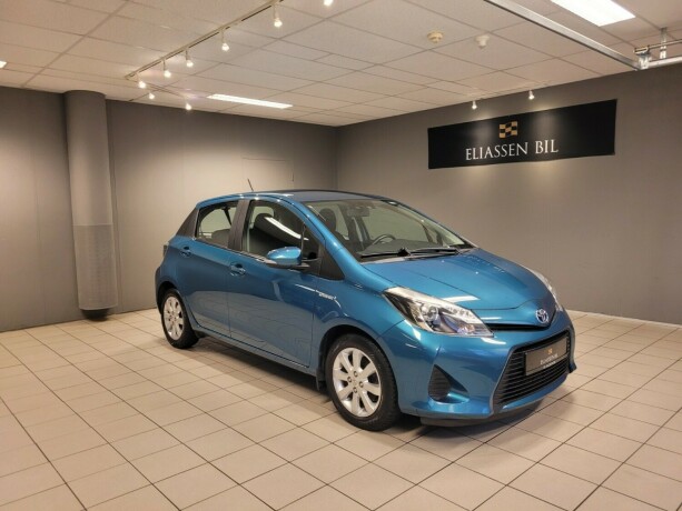 toyota-yaris-elektrisitetbensin-2014-big-11