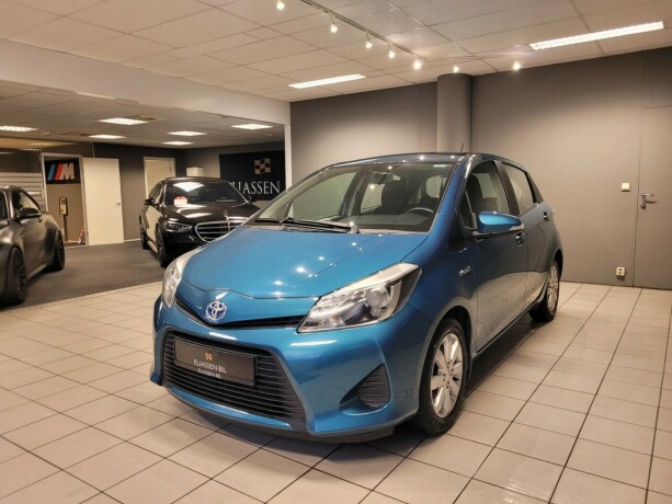 toyota-yaris-elektrisitetbensin-2014-big-8