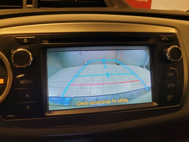 toyota-yaris-elektrisitetbensin-2014-big-22