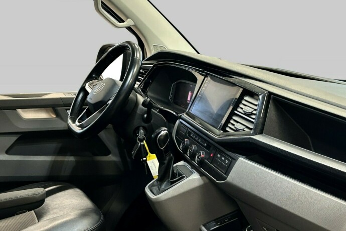 volkswagen-transporter-diesel-2021-big-10