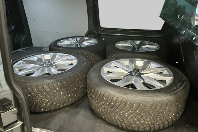 volkswagen-transporter-diesel-2021-big-16