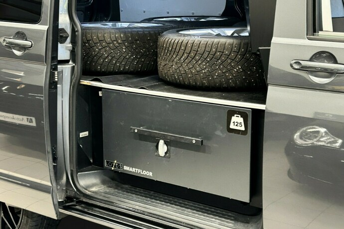 volkswagen-transporter-diesel-2021-big-13