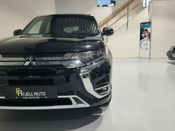 mitsubishi-outlander-elektrisitetbensin-2019-big-3