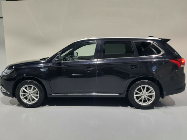 mitsubishi-outlander-elektrisitetbensin-2019-big-5