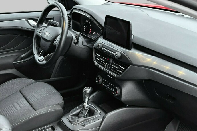 ford-focus-bensin-2019-big-10