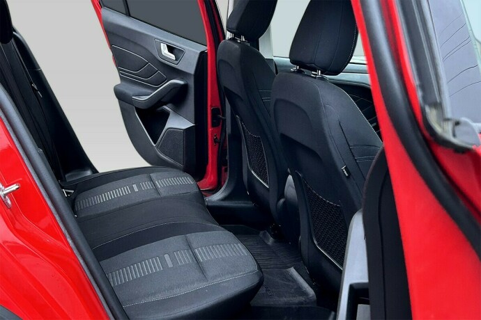 ford-focus-bensin-2019-big-20