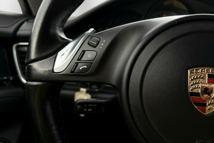 porsche-panamera-bensin-2010-big-17