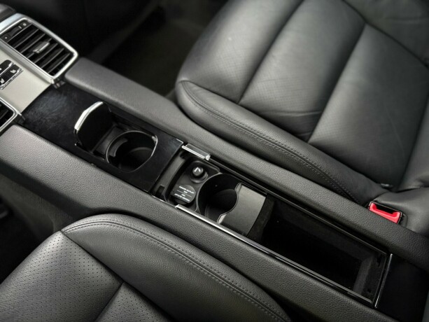 porsche-panamera-bensin-2010-big-32