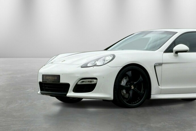 porsche-panamera-bensin-2010-big-2