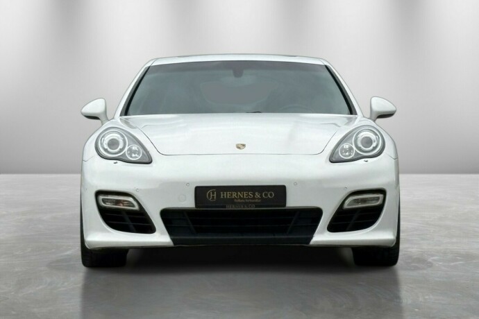 porsche-panamera-bensin-2010-big-3
