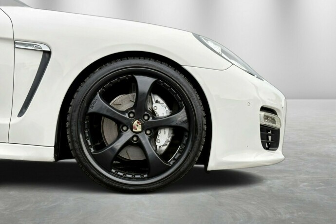 porsche-panamera-bensin-2010-big-7
