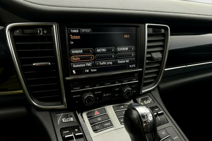 porsche-panamera-bensin-2010-big-21