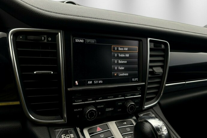 porsche-panamera-bensin-2010-big-24