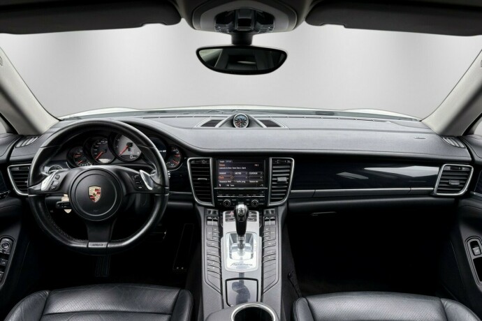 porsche-panamera-bensin-2010-big-16
