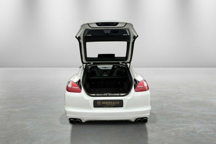 porsche-panamera-bensin-2010-big-11