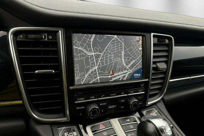 porsche-panamera-bensin-2010-big-23