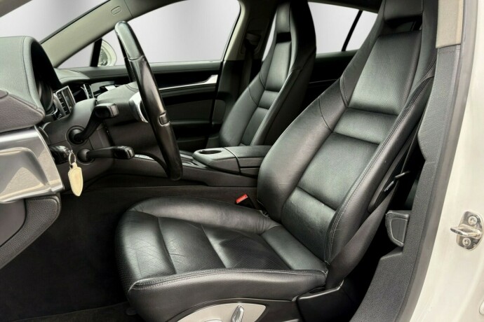 porsche-panamera-bensin-2010-big-15