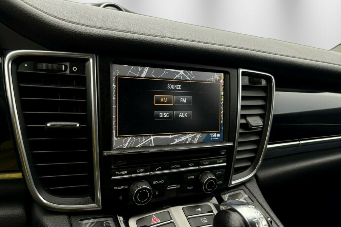 porsche-panamera-bensin-2010-big-22