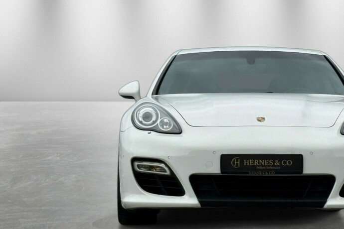 porsche-panamera-bensin-2010-big-4