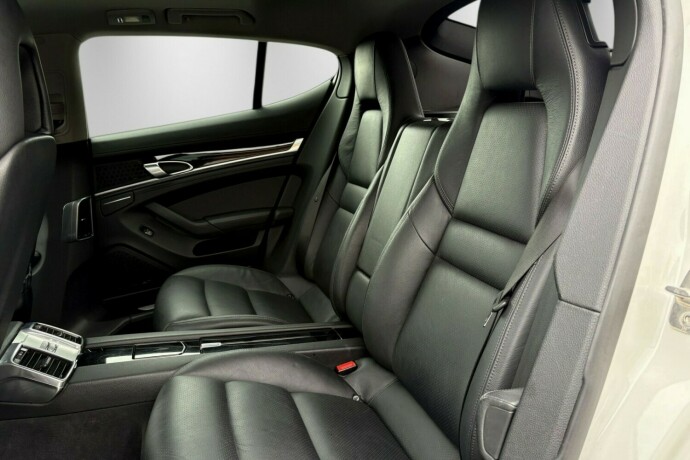 porsche-panamera-bensin-2010-big-38