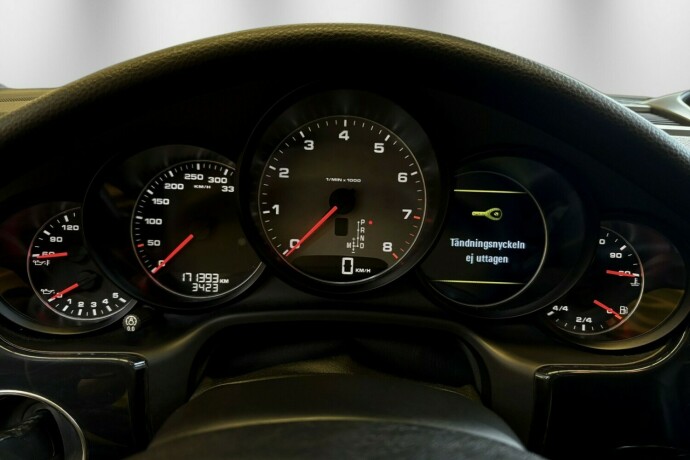 porsche-panamera-bensin-2010-big-19