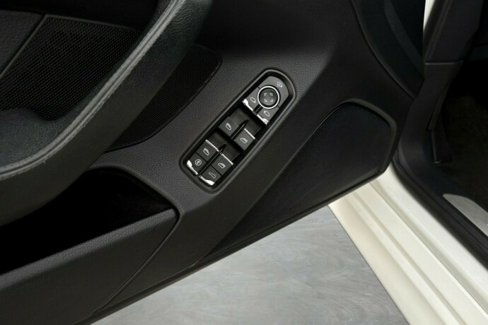 porsche-panamera-bensin-2010-big-13