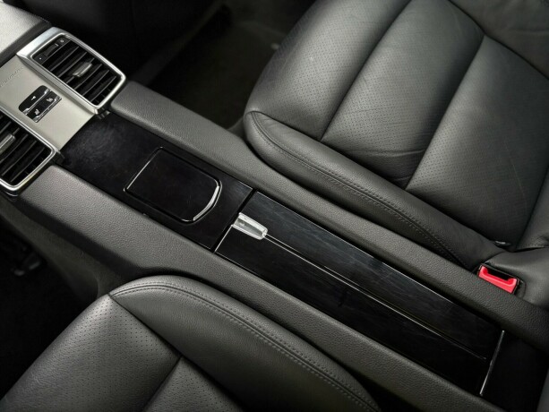 porsche-panamera-bensin-2010-big-31