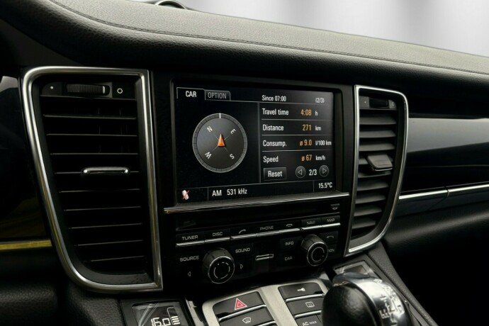 porsche-panamera-bensin-2010-big-25