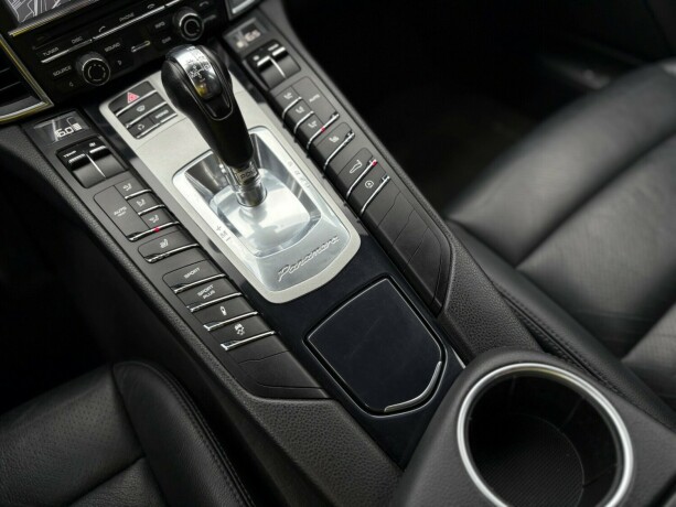 porsche-panamera-bensin-2010-big-30