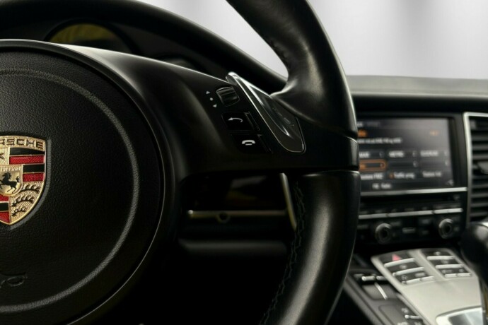porsche-panamera-bensin-2010-big-18