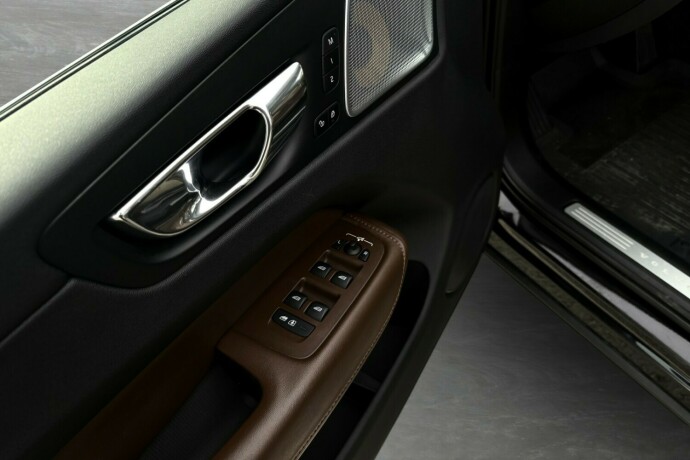 volvo-xc-60-elektrisitetbensin-2018-big-15
