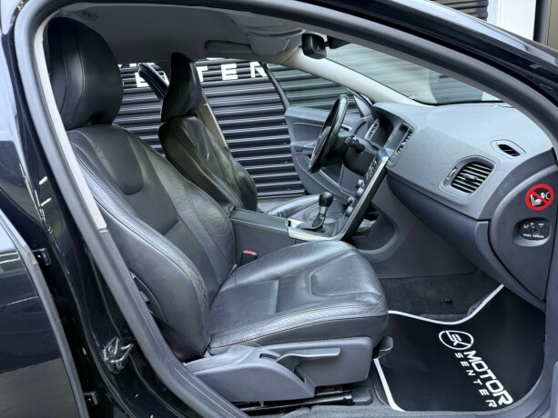 volvo-v60-diesel-2011-big-23