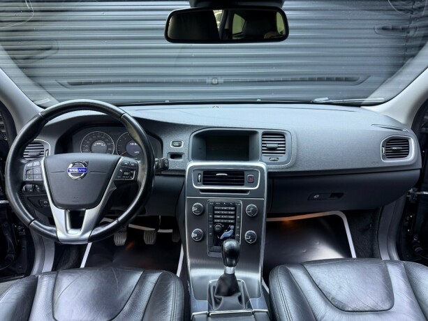 volvo-v60-diesel-2011-big-8