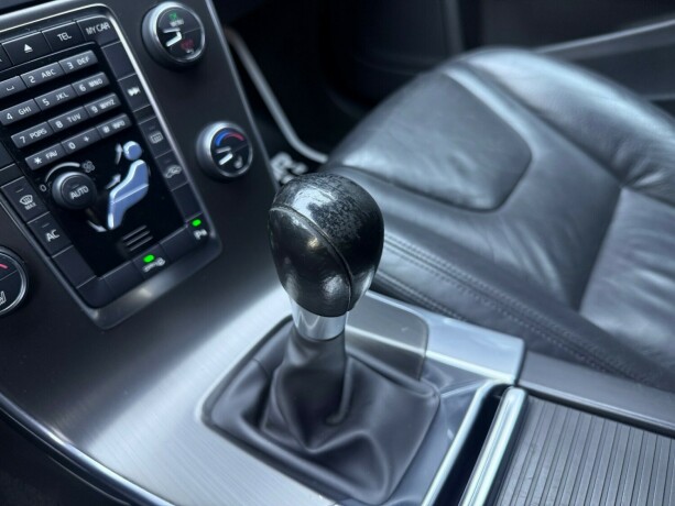 volvo-v60-diesel-2011-big-21