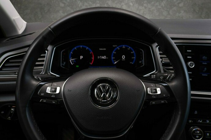 volkswagen-t-roc-bensin-2019-big-14