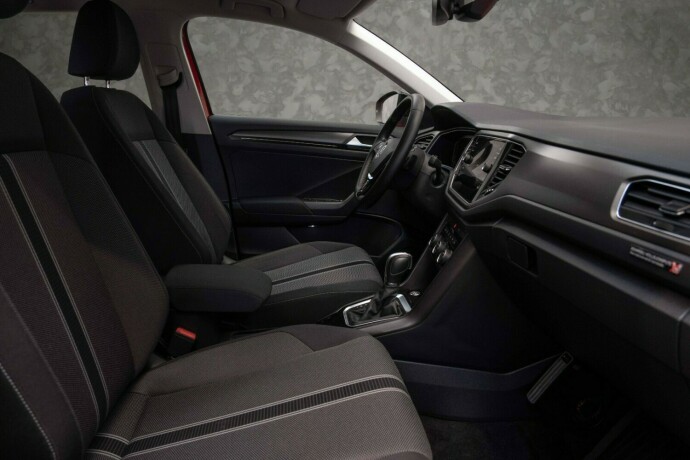 volkswagen-t-roc-bensin-2019-big-31