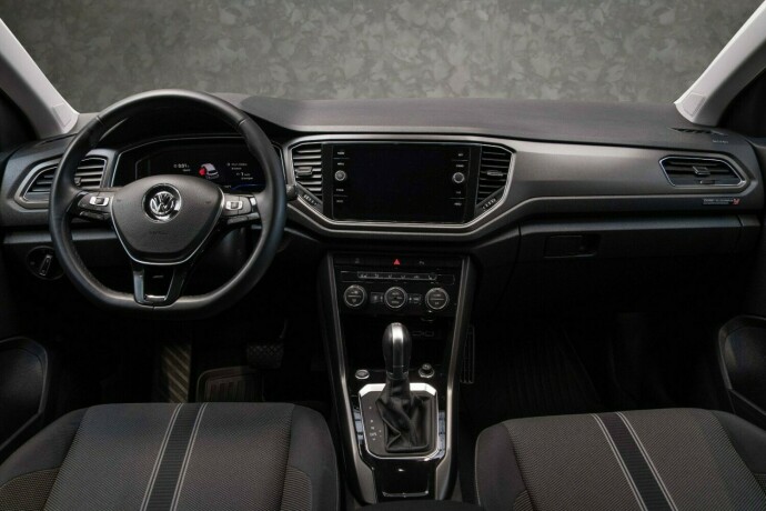 volkswagen-t-roc-bensin-2019-big-30