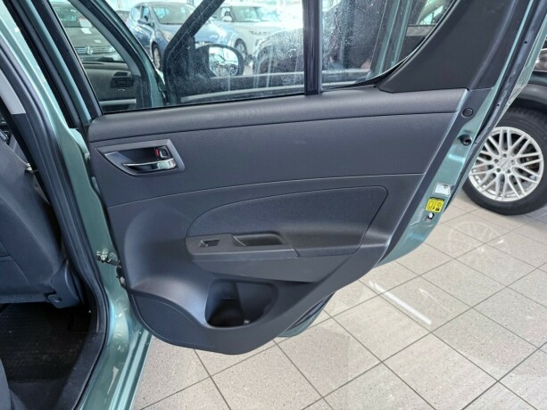 suzuki-swift-bensin-2013-big-25