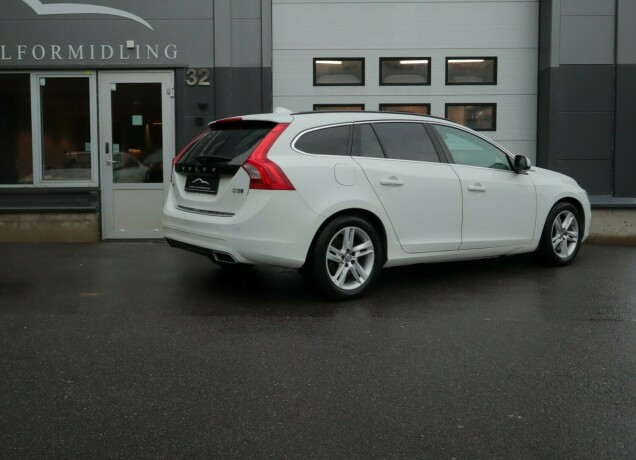 volvo-v60-elektrisitetdiesel-2016-big-1