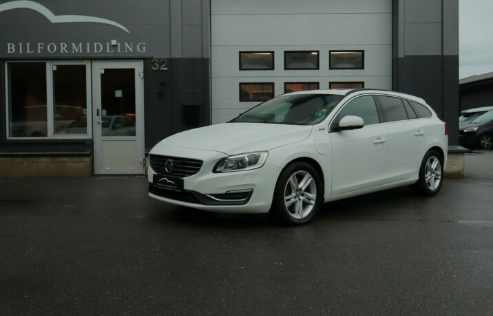 volvo-v60-elektrisitetdiesel-2016-big-0